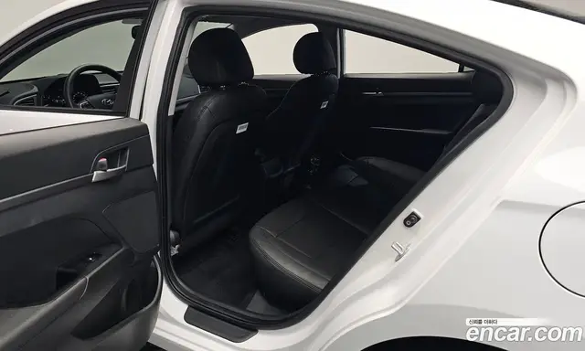 Hyundai Avante 2018 1.6 автомат (гидро), миниатюра 11