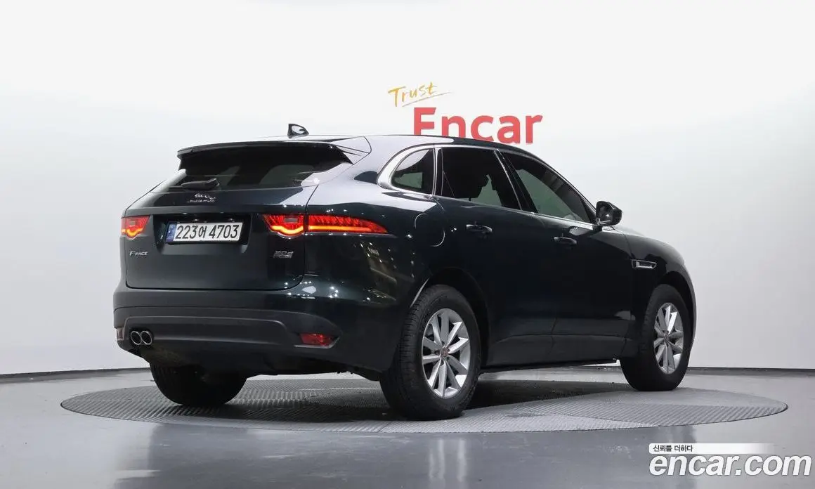 Jaguar F-Pace 2016 2.0 автомат (гидро), фото 2 Jaguar F-Pace 2016 2.0 автомат (гидро), фото 2