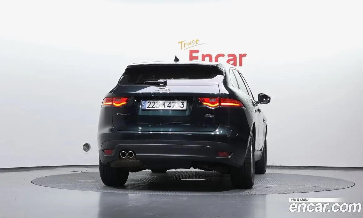 Jaguar F-Pace 2016 2.0 автомат (гидро), фото 4 Jaguar F-Pace 2016 2.0 автомат (гидро), фото 4