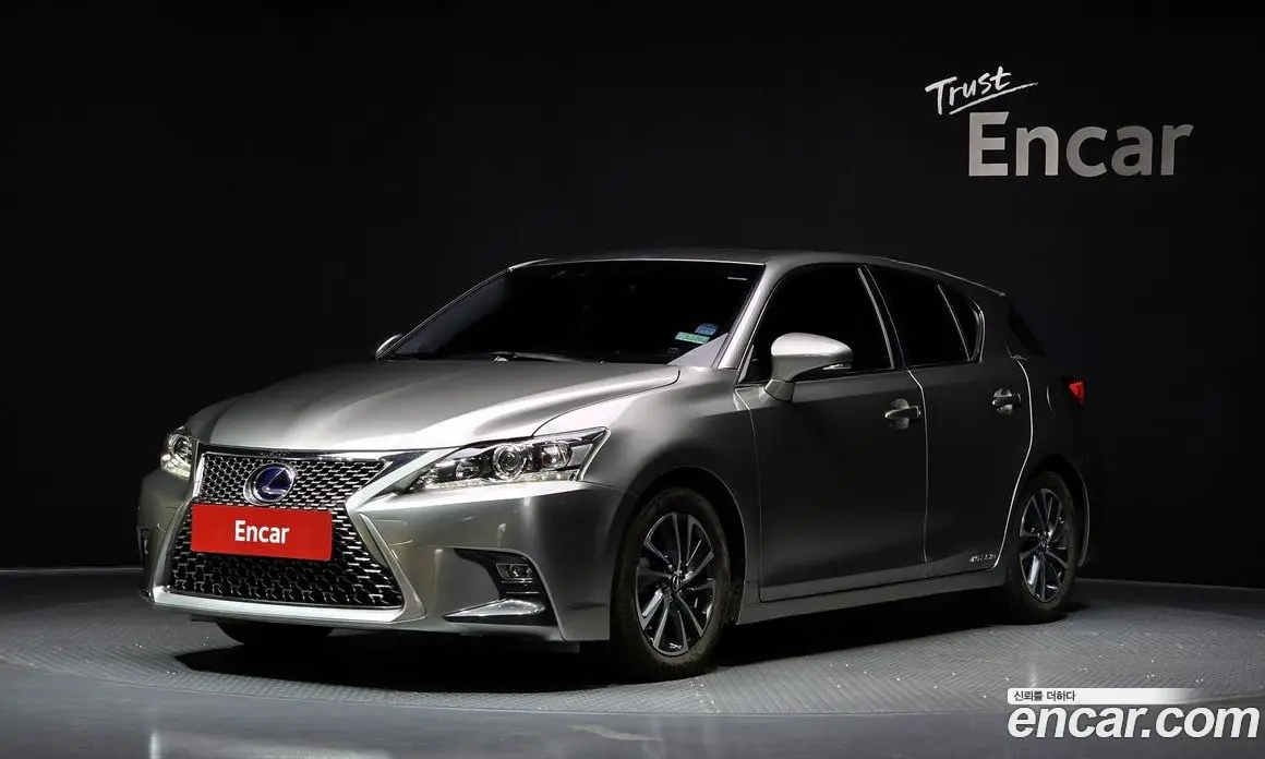 Lexus CT200h 2018 1.8 автомат (гидро), фото 1 Lexus CT200h 2018 1.8 автомат (гидро), фото 1
