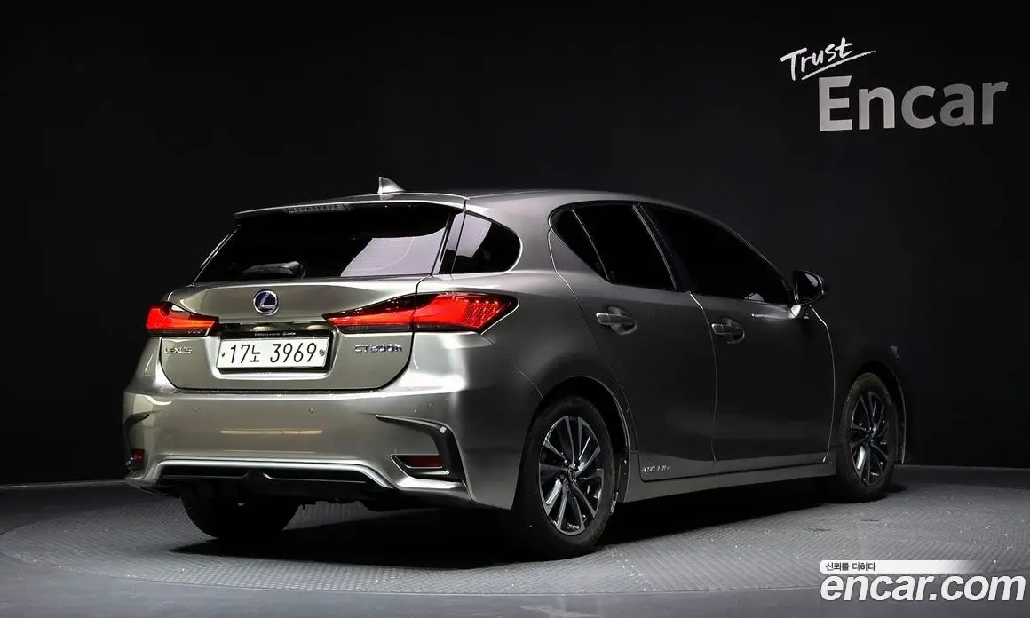 Lexus CT200h 2018 1.8 автомат (гидро), фото 2 Lexus CT200h 2018 1.8 автомат (гидро), фото 2