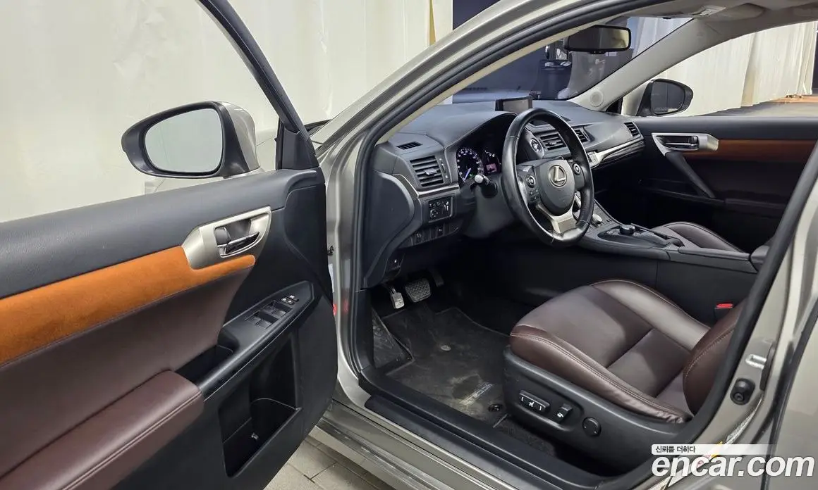 Lexus CT200h 2018 1.8 автомат (гидро), фото 10 Lexus CT200h 2018 1.8 автомат (гидро), фото 10