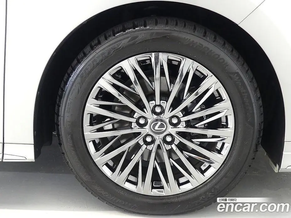 Lexus LM 2024 2.4 автомат (гидро), фото 4 Lexus LM 2024 2.4 автомат (гидро), фото 4