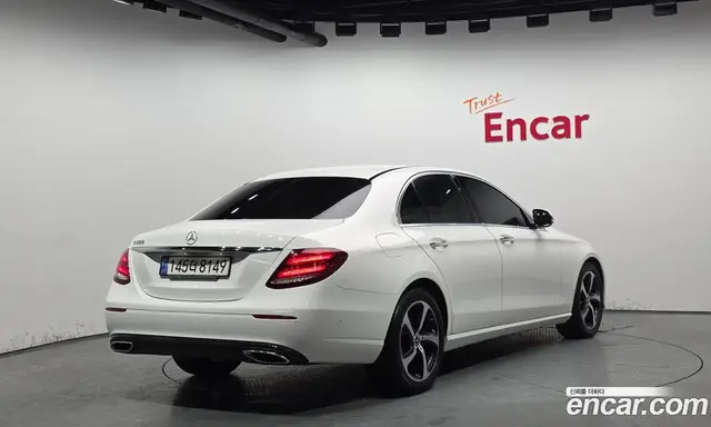 Mercedes-Benz E-Class 2020 2.0 автомат (гидро), миниатюра 2