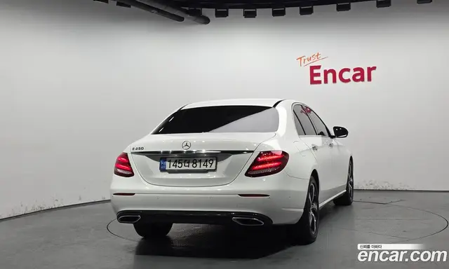 Mercedes-Benz E-Class 2020 2.0 автомат (гидро), миниатюра 4