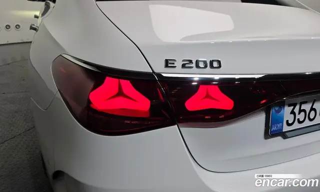 Mercedes-Benz E-Class 2025 2.0 автомат (гидро), миниатюра 9