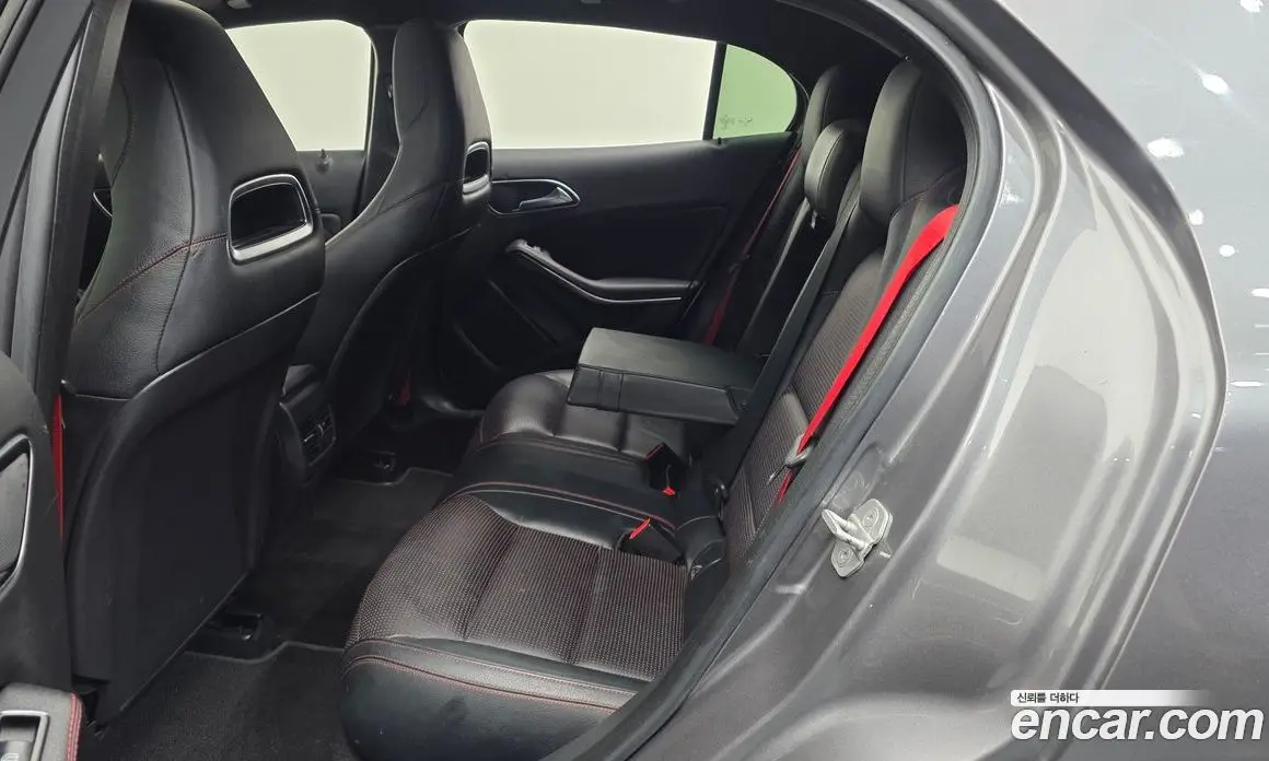 Mercedes-Benz GLA-Class 2016 2.0 гидро, фото 12 Mercedes-Benz GLA-Class 2016 2.0 гидро, фото 12