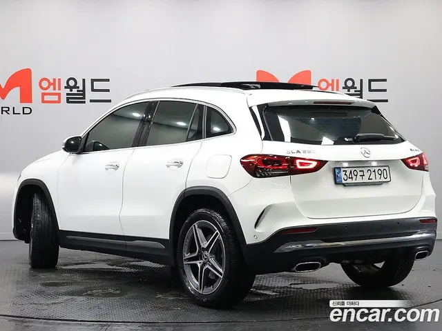 Mercedes-Benz GLA-Class 2023 2.0 гидро, миниатюра 4