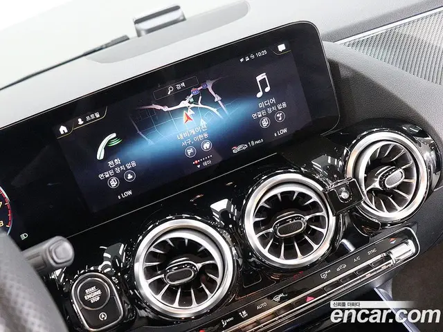 Mercedes-Benz GLA-Class 2023 2.0 гидро, миниатюра 8