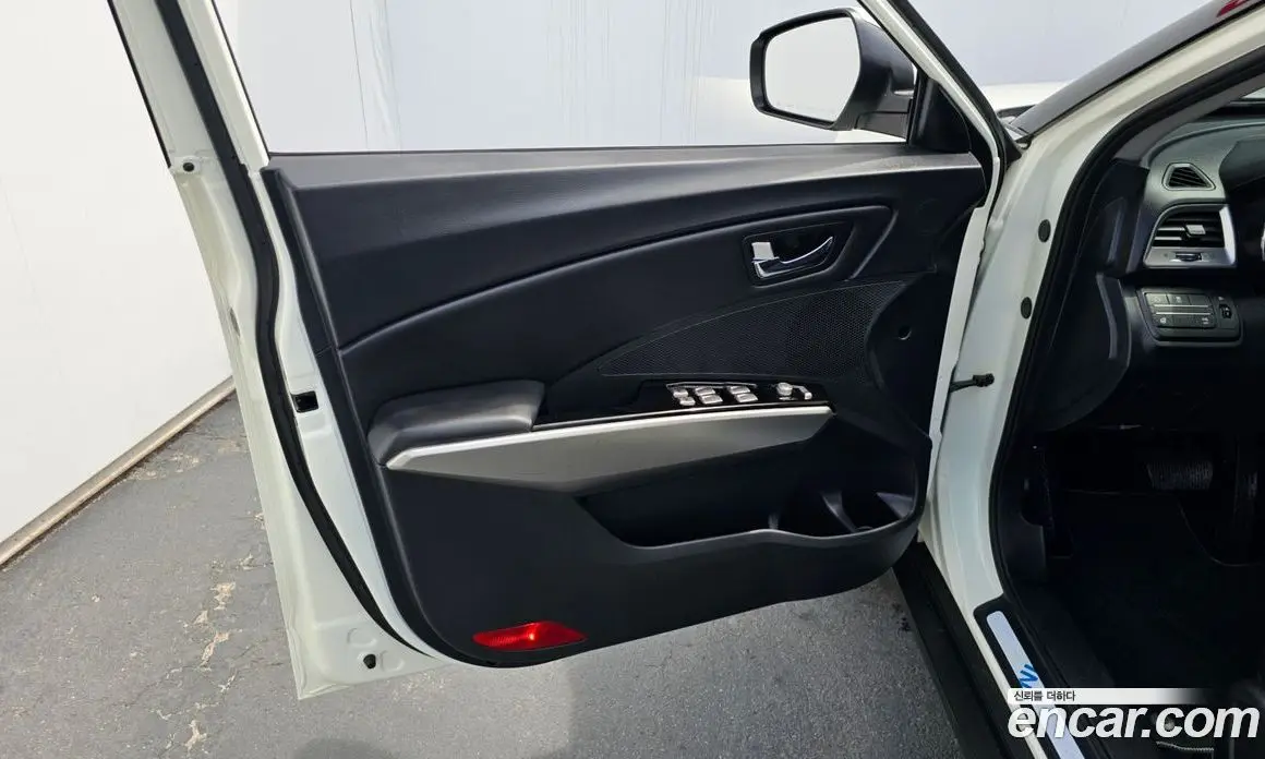 SsangYong TIBOLI 2015 1.6 автомат (гидро), фото 14