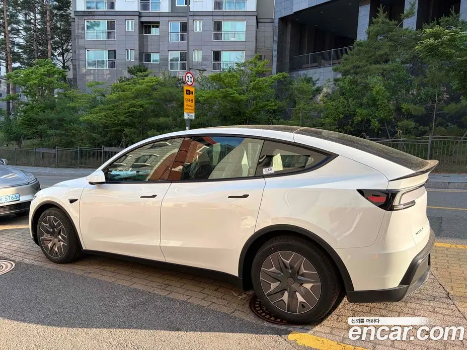 Tesla Model Y 2026 автомат (гидро), фото 4 Tesla Model Y 2026 автомат (гидро), фото 4