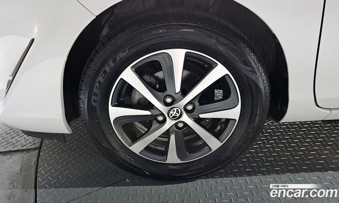 Toyota Prius 2018 1.5 автомат (гидро), фото 5 Toyota Prius 2018 1.5 автомат (гидро), фото 5
