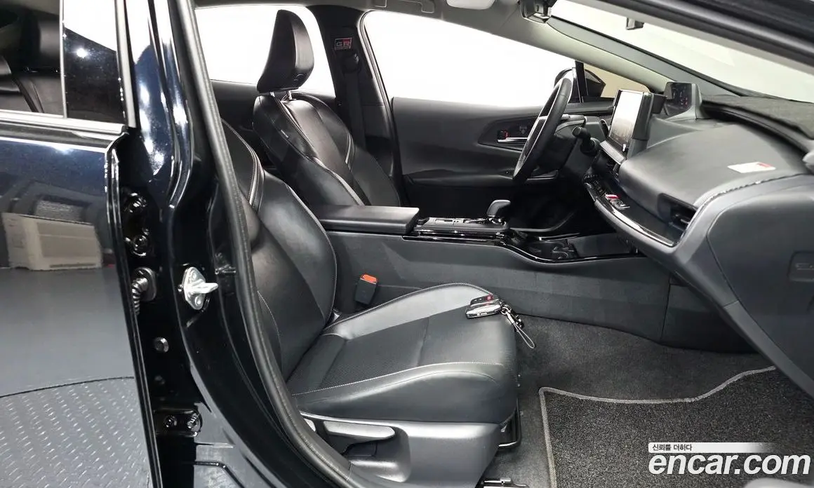 Toyota Prius 2025 2.0 автомат (гидро), фото 16 Toyota Prius 2025 2.0 автомат (гидро), фото 16