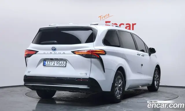 Toyota Sienna 2023 2.5 автомат (гидро), миниатюра 2 Toyota Sienna 2023 2.5 автомат (гидро), миниатюра 2