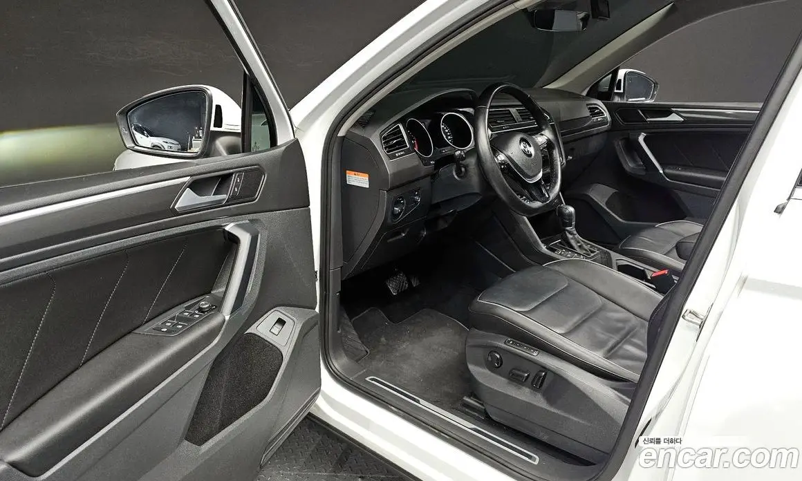 Volkswagen Tiguan 2018 2.0 автомат (гидро), фото 12