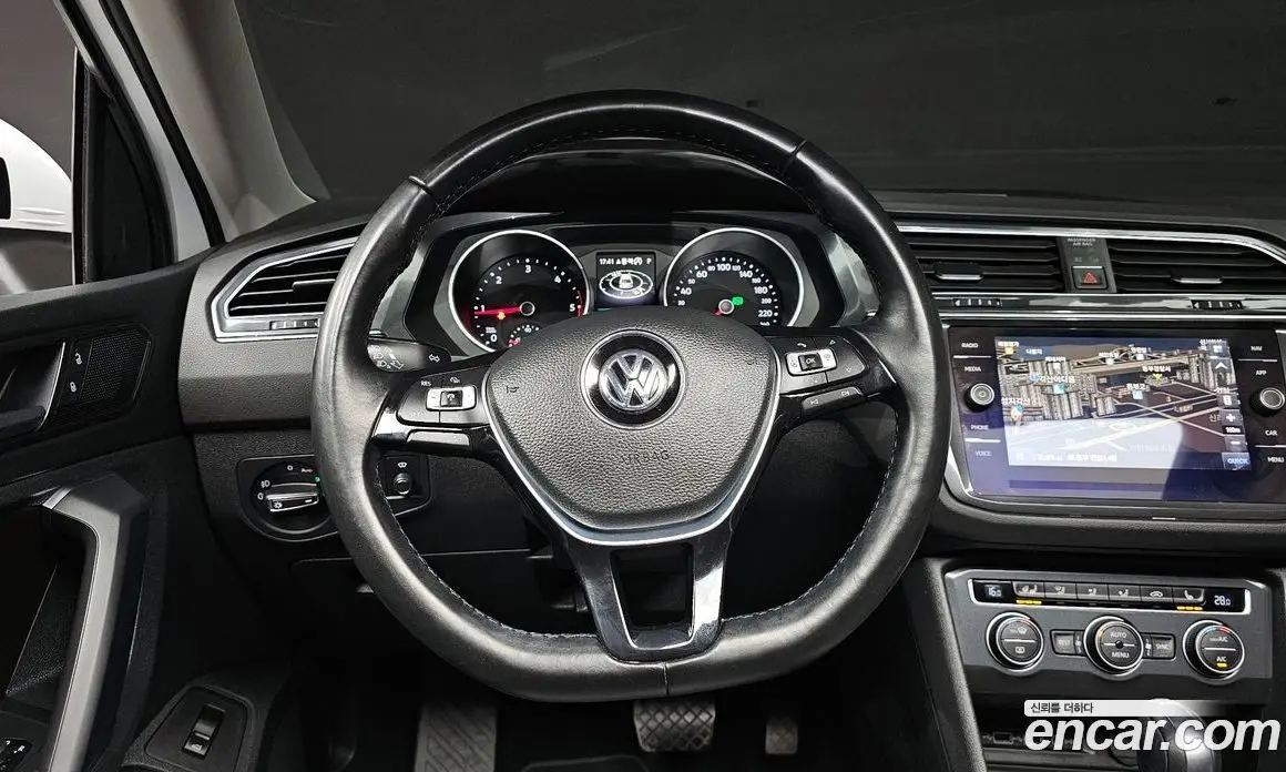 Volkswagen Tiguan 2018 2.0 автомат (гидро), фото 17