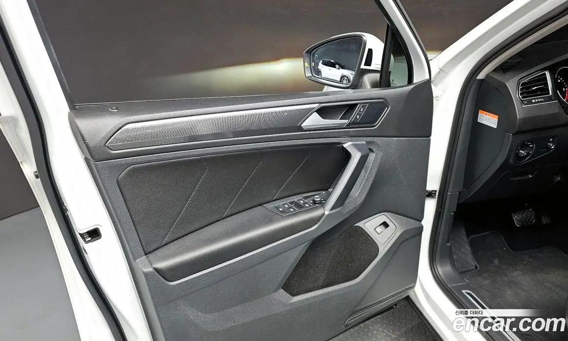 Volkswagen Tiguan 2018 2.0 автомат (гидро), фото 26