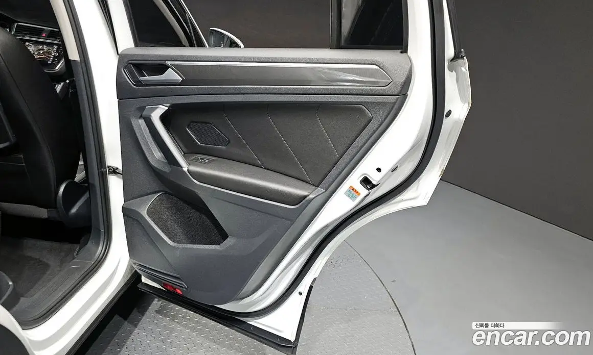 Volkswagen Tiguan 2018 2.0 автомат (гидро), фото 30