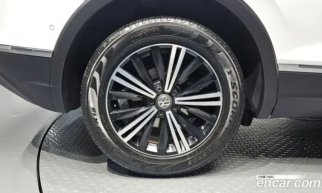 Volkswagen Tiguan 2018 2.0 автомат (гидро), миниатюра 4
