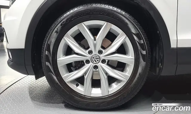 Volkswagen Tiguan 2020 2.0 автомат (гидро), миниатюра 5