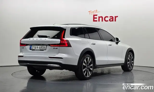 Volvo V60 2023 2.0 автомат (гидро), миниатюра 2