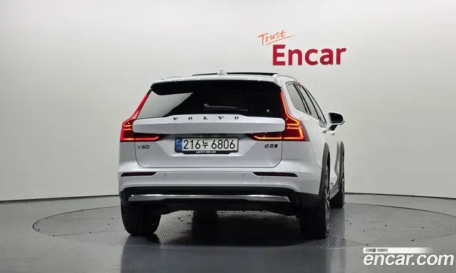 Volvo V60 2023 2.0 автомат (гидро), миниатюра 4