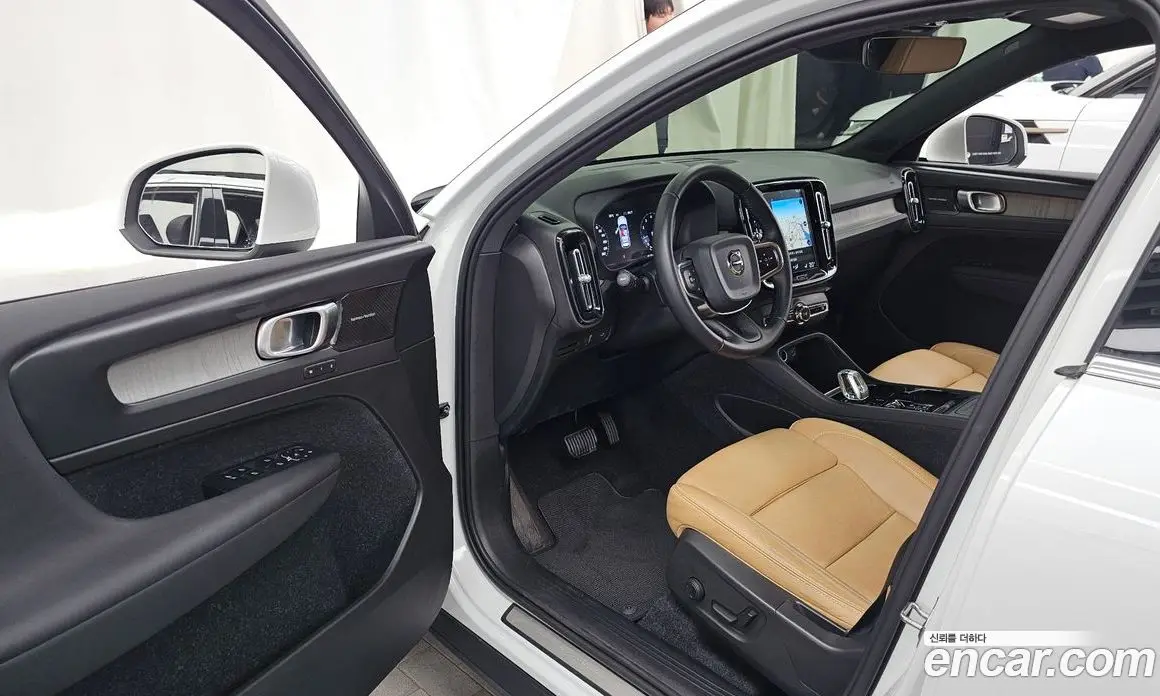 Volvo XC40 2020 2.0 автомат (гидро), фото 13