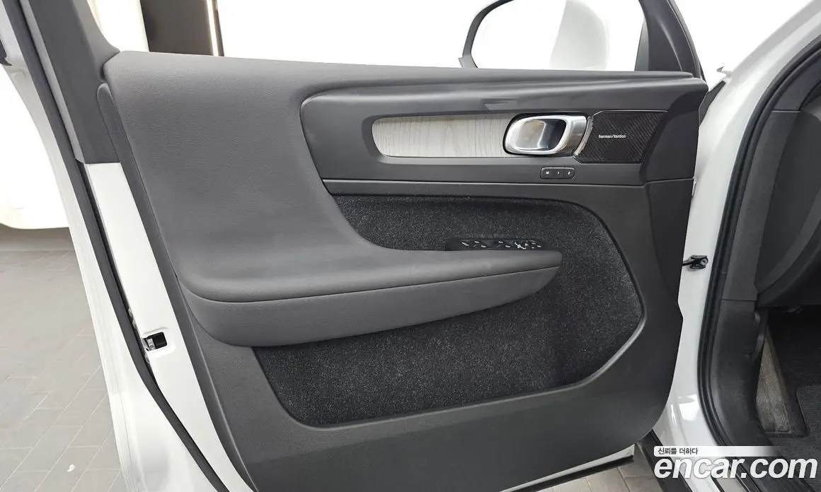Volvo XC40 2020 2.0 автомат (гидро), фото 14
