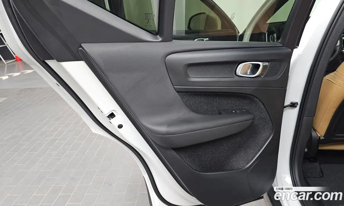 Volvo XC40 2020 2.0 автомат (гидро), фото 15