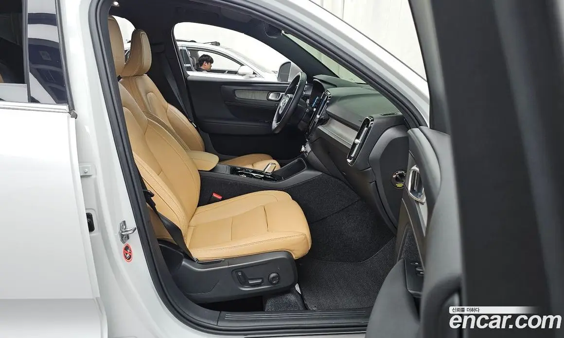 Volvo XC40 2020 2.0 автомат (гидро), фото 17