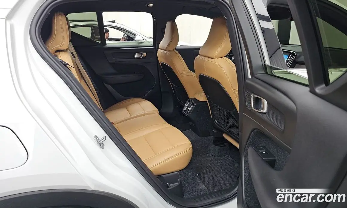 Volvo XC40 2020 2.0 автомат (гидро), фото 18