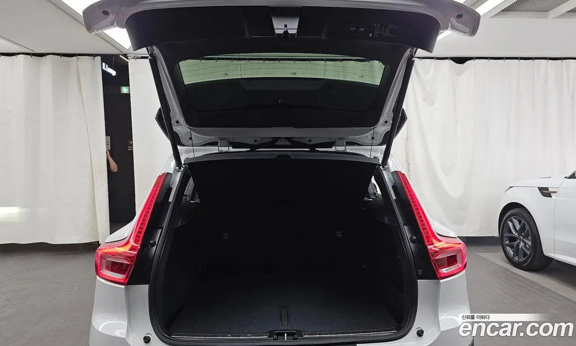 Volvo XC40 2020 2.0 автомат (гидро), фото 26
