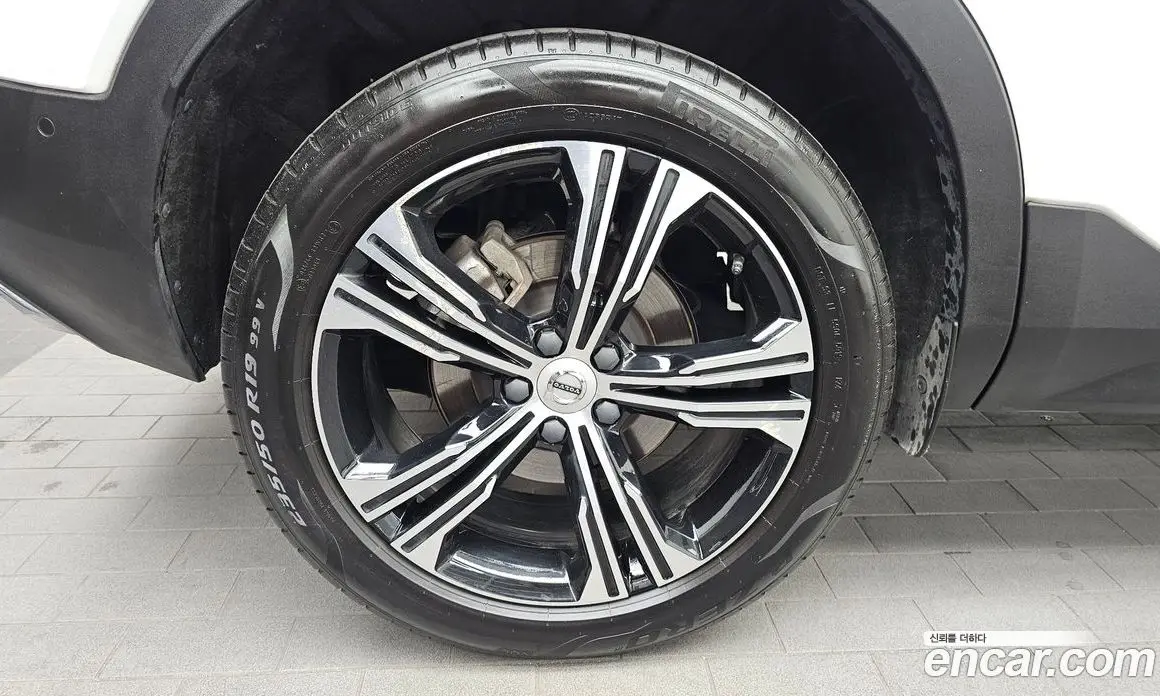 Volvo XC40 2020 2.0 автомат (гидро), фото 5