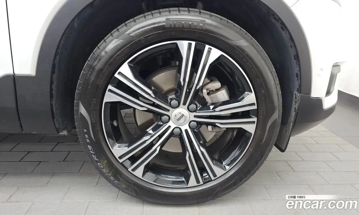 Volvo XC40 2020 2.0 автомат (гидро), фото 7