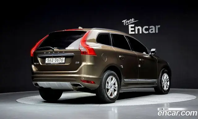 Volvo XC60 2016 2.0 автомат (гидро), миниатюра 2