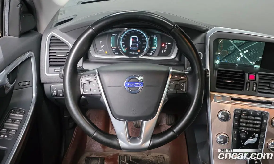 Volvo XC60 2016 2.0 автомат (гидро), фото 13