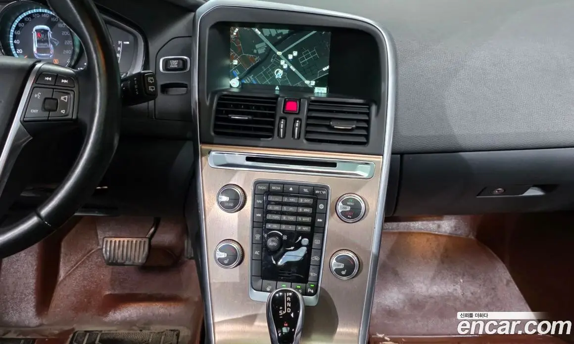 Volvo XC60 2016 2.0 автомат (гидро), фото 14