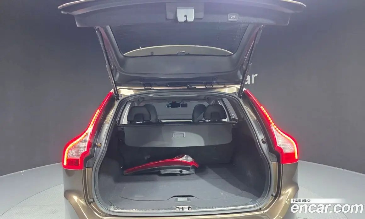 Volvo XC60 2016 2.0 автомат (гидро), фото 20