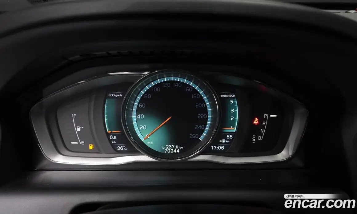 Volvo XC60 2016 2.0 автомат (гидро), фото 8