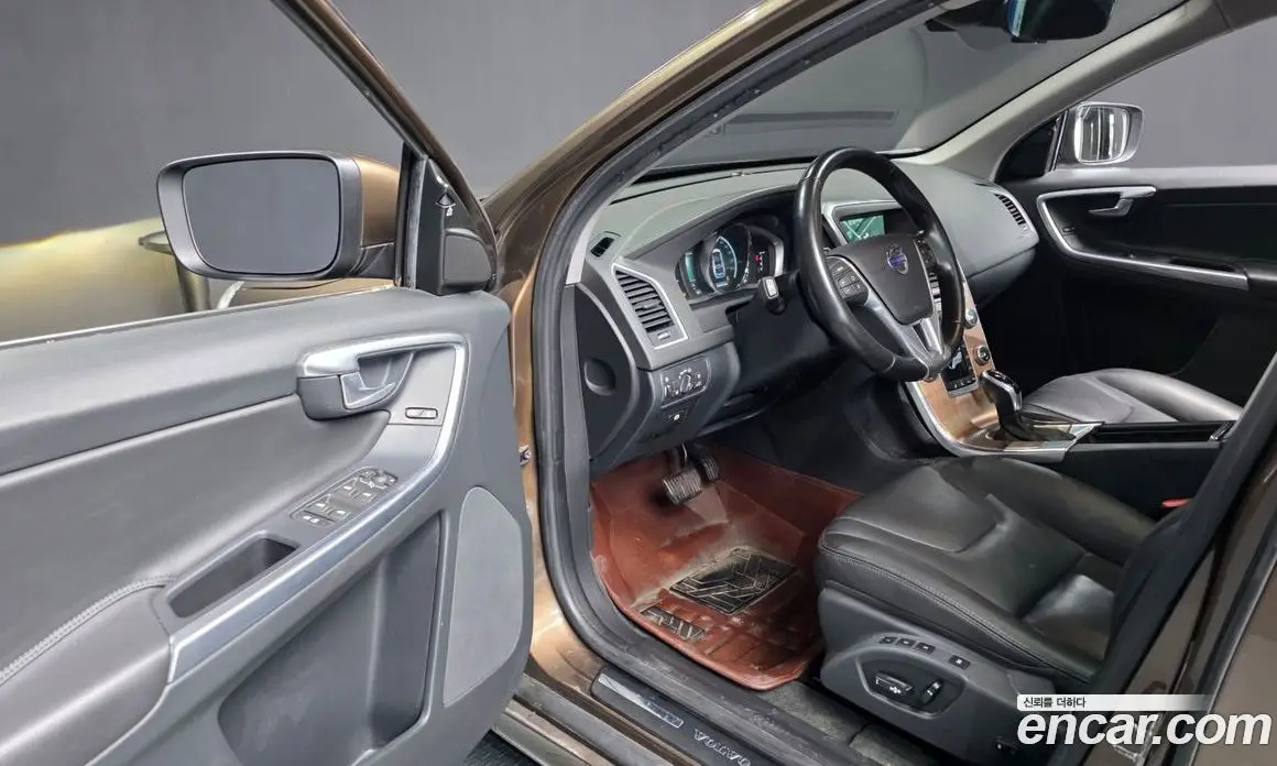 Volvo XC60 2016 2.0 автомат (гидро), фото 10