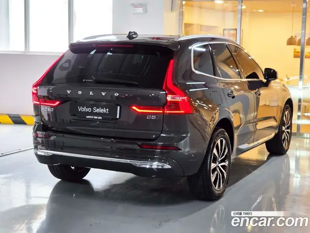 Volvo XC60 2025 2.0 автомат (гидро), миниатюра 2