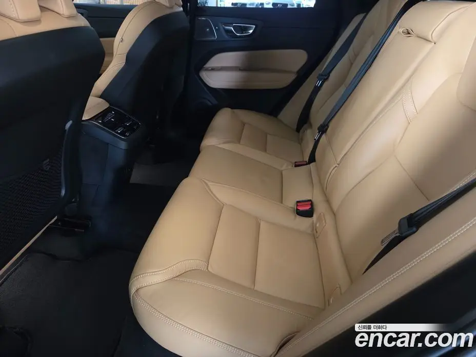 Volvo XC60 2025 2.0 автомат (гидро), фото 11