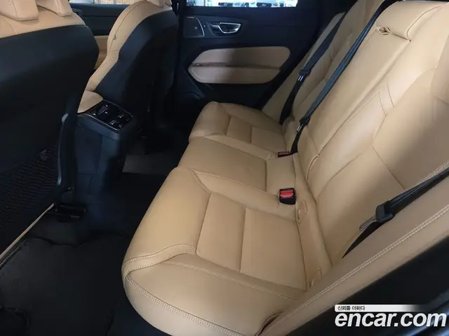 Volvo XC60 2025 2.0 автомат (гидро), миниатюра 11