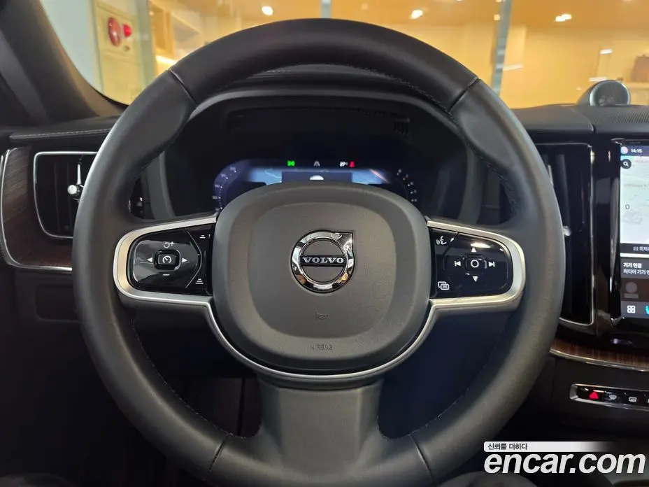 Volvo XC60 2025 2.0 автомат (гидро), фото 13