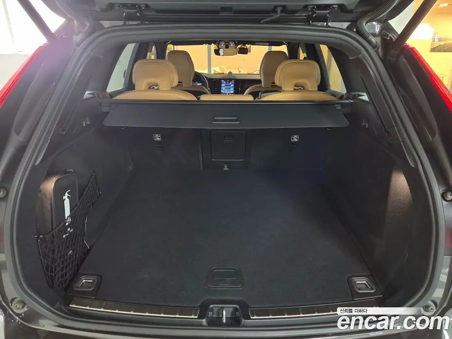 Volvo XC60 2025 2.0 автомат (гидро), фото 19