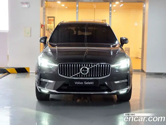 Volvo XC60 2025 2.0 автомат (гидро), миниатюра 3