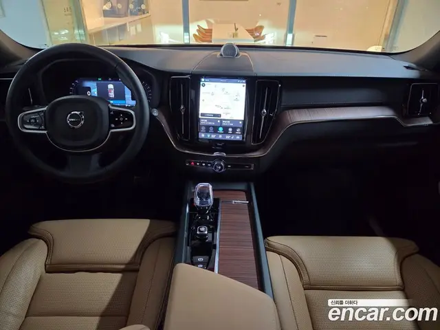 Volvo XC60 2025 2.0 автомат (гидро), миниатюра 7