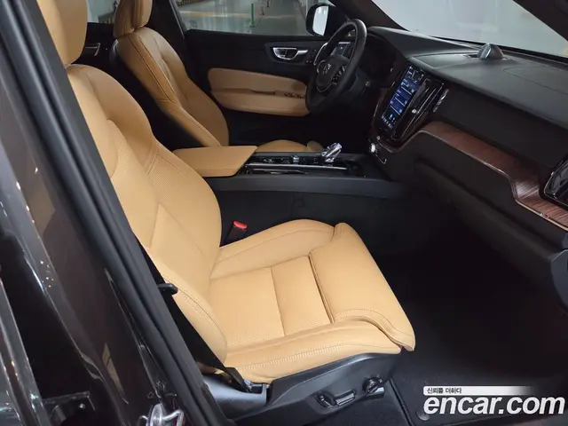 Volvo XC60 2025 2.0 автомат (гидро), миниатюра 10
