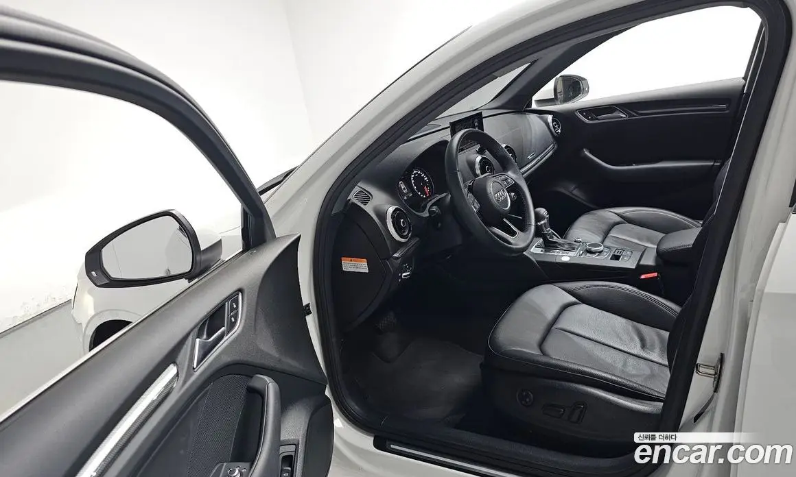 Audi A3 2018 2.0 автомат (гидро), фото 13