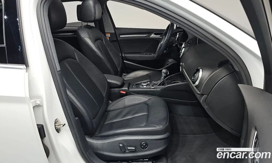 Audi A3 2018 2.0 автомат (гидро), фото 16